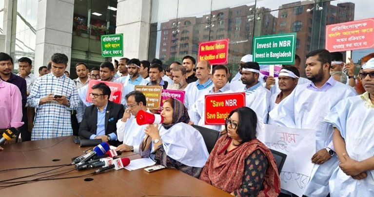 এনবিআর কর্মকর্তা–কর্মচারীদের শাটডাউন রোববারও চলবে